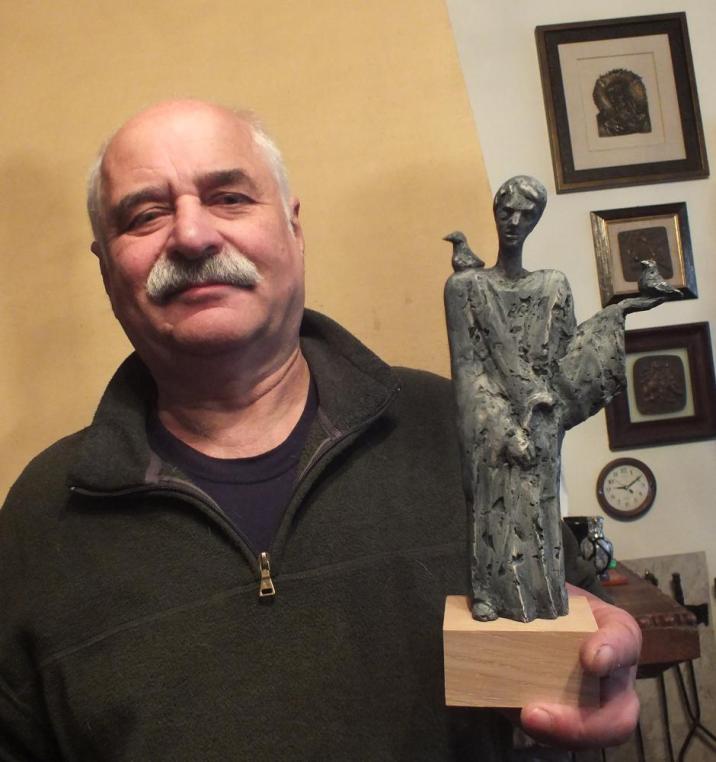 Statuetki&#x20;z&#x20;wizerunkiem&#x20;św&#x2e;&#x20;Franciszka&#x20;autorstwa&#x20;Macieja&#x20;Syrka&#x20;trafią&#x20;do&#x20;laureatów&#x20;nagród&#x20;w&#x20;konkursie